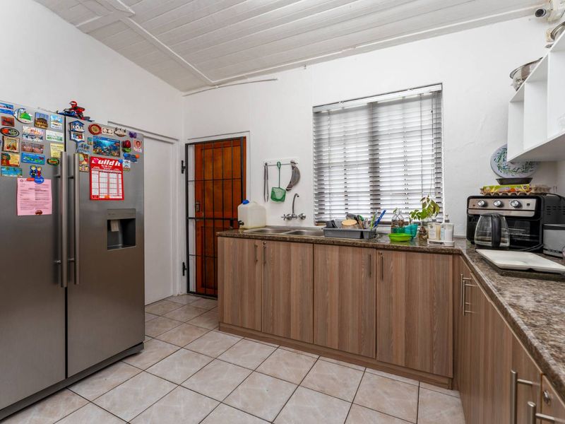 Welcome Home to Wynberg Upper: Space, Security & Endless Possibilities - Photo 6