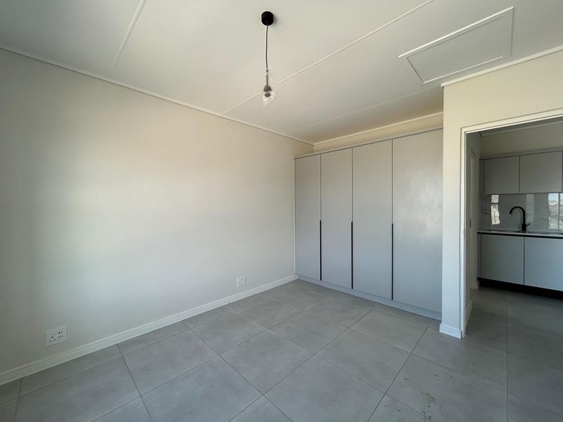Modern 1-Bedroom Apartment in Suikerbos Estate, Sandown - Photo 8