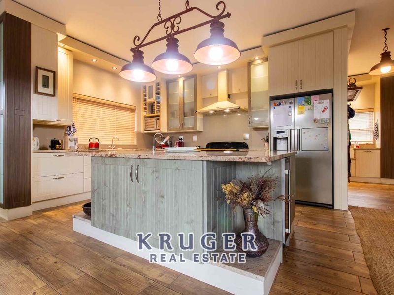 ARCHITECTURAL MASTERPIECE - Photo 4