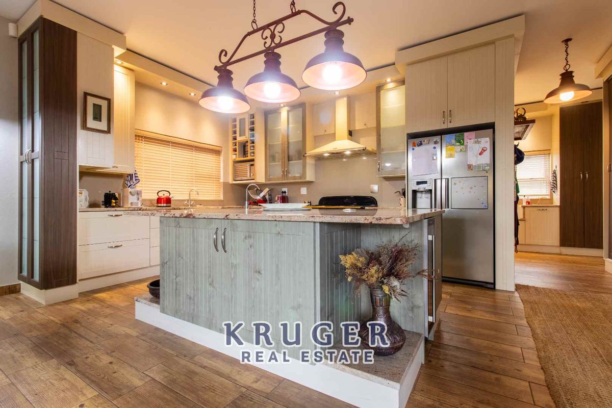 ARCHITECTURAL MASTERPIECE - Photo 4