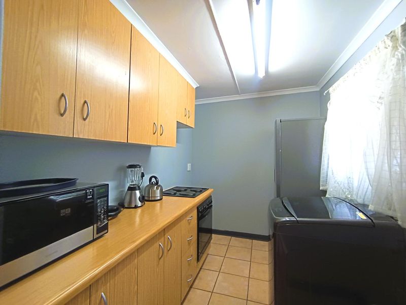 Spacious Townhouse Near Top Schools & UFS - Photo 7