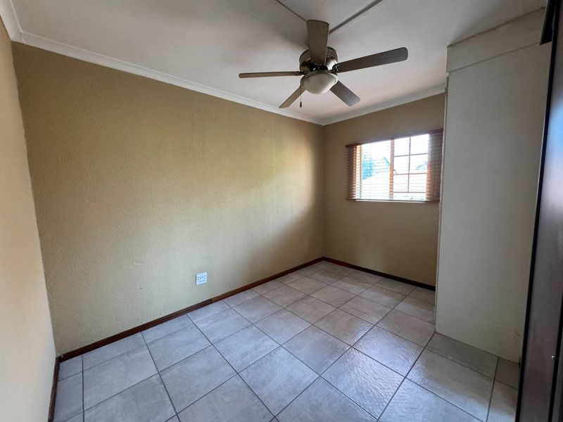 Stunning 3 bedroom townhouse to rent in Weltevredenpark - Photo 5