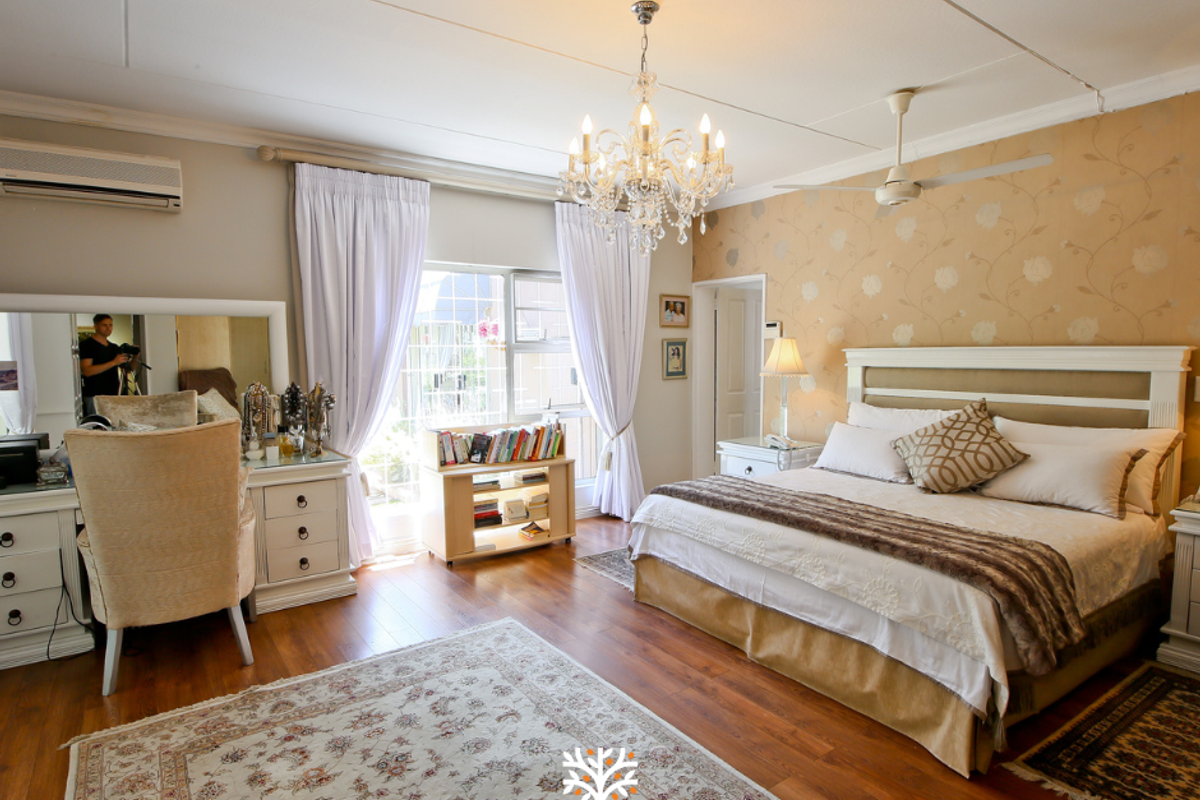 Exquisite 4-Bedroom Home with Entertainment Flair | N$9 200 000.00 - Photo 2