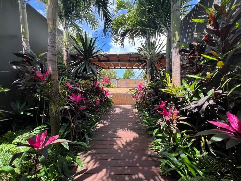 EXCEPTIONAL LUXURY VILLA AT AZURI GOLF ESTATE - Photo 3