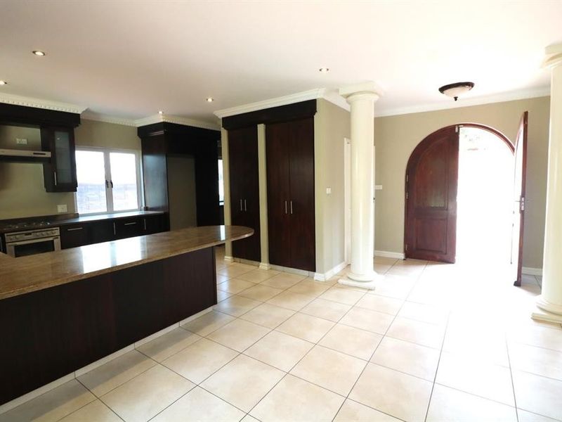 Spacious Umhlanga Townhouse with Pool Oasis - Photo 5