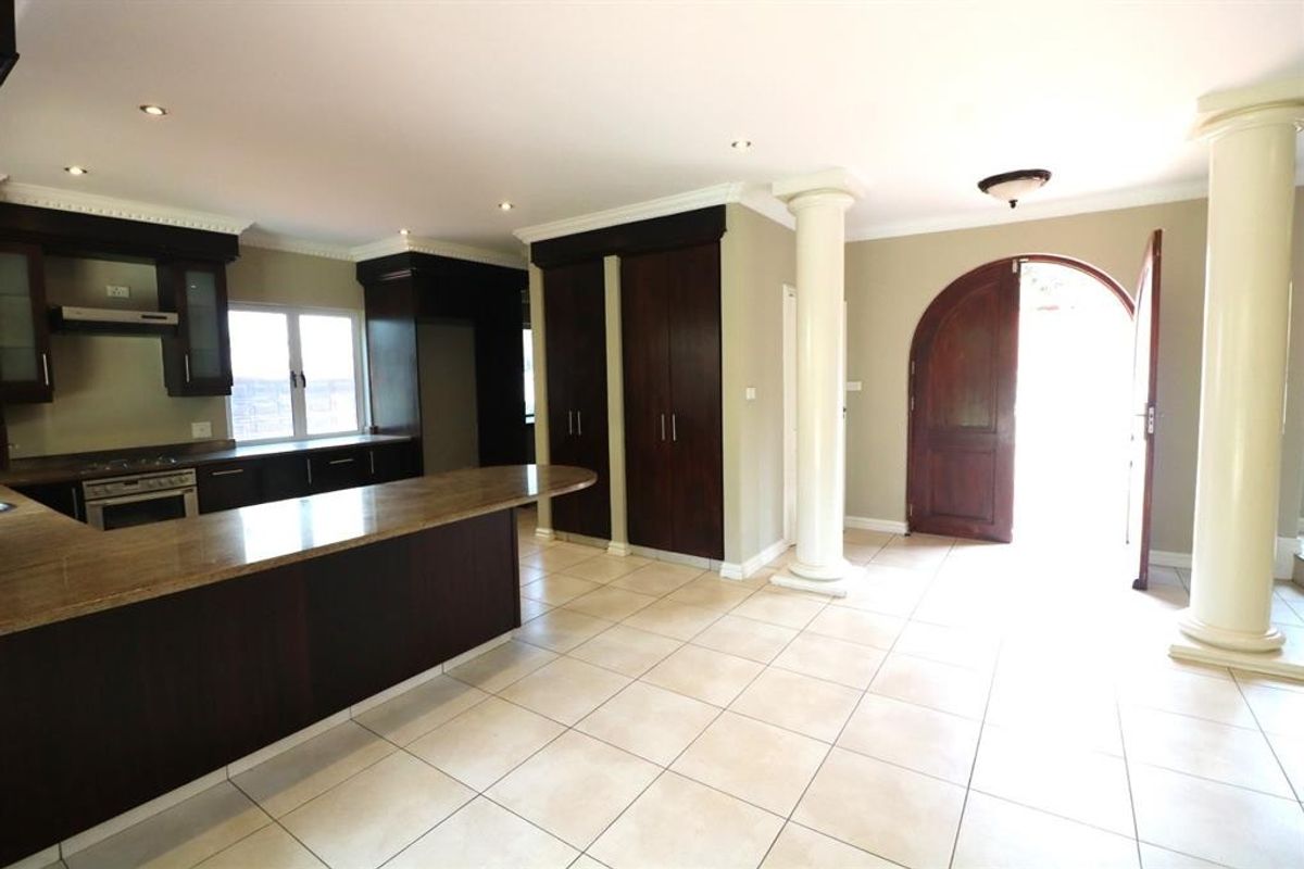 Spacious Umhlanga Townhouse with Pool Oasis - Photo 5