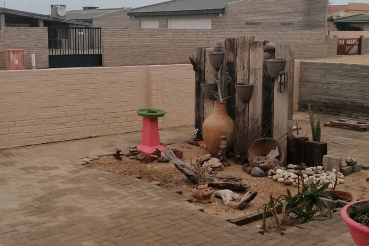 This neat and well maintaned house is for the bigger family. - Photo 2