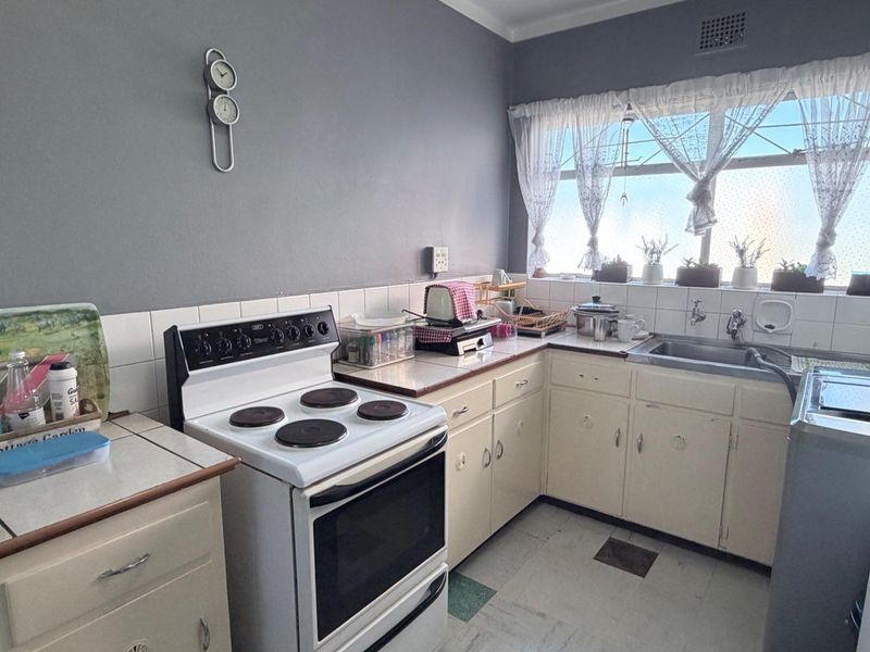 Spacious Apartment Close To Main Routes - Photo 3