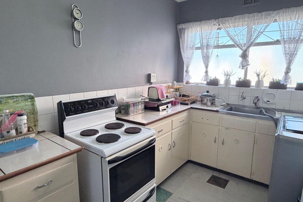 Spacious Apartment Close To Main Routes - Photo 3