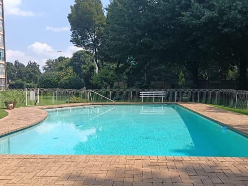 "Sophisticated Living: 2BR, 2BA Paradise with Pool Access!" - Photo 5