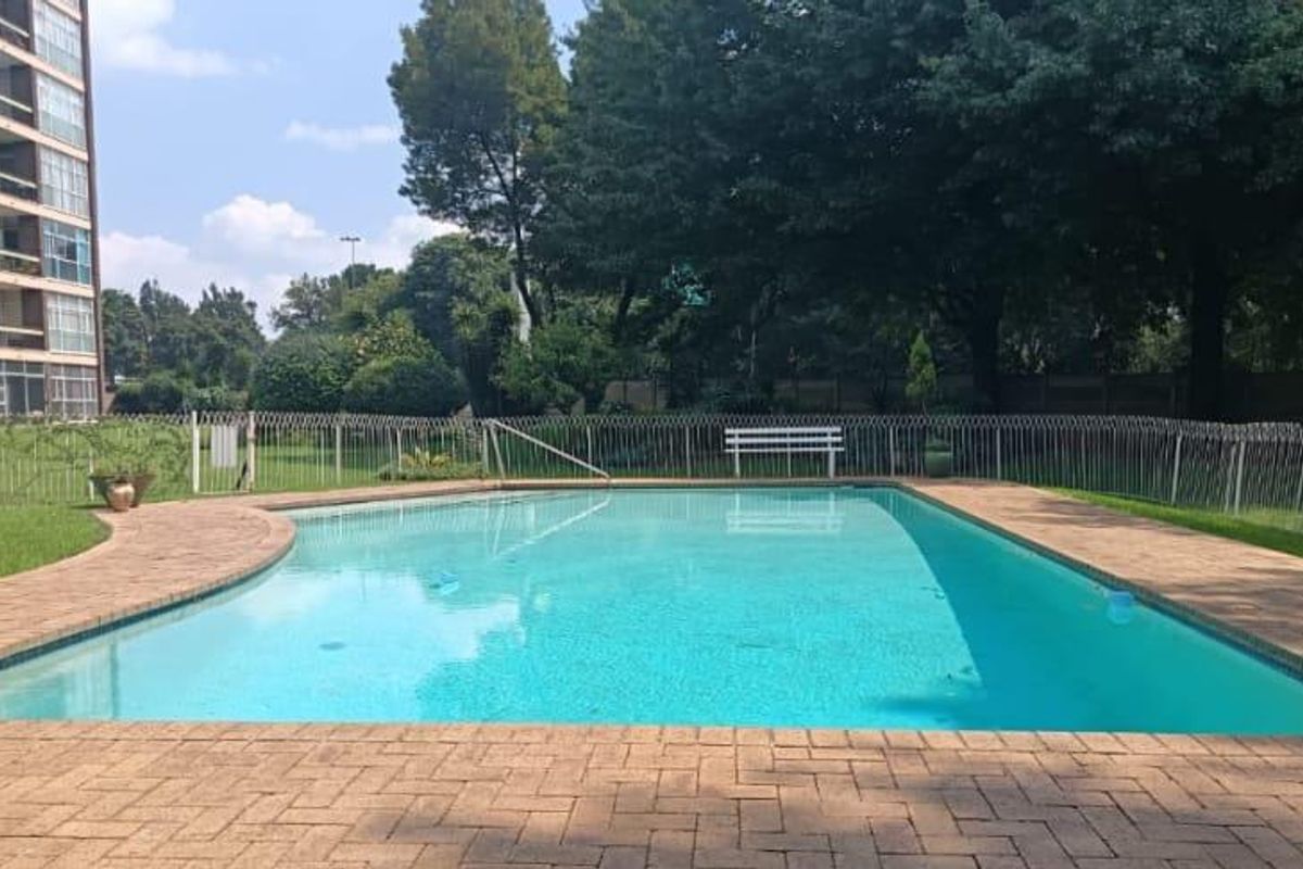 "Sophisticated Living: 2BR, 2BA Paradise with Pool Access!" - Photo 5