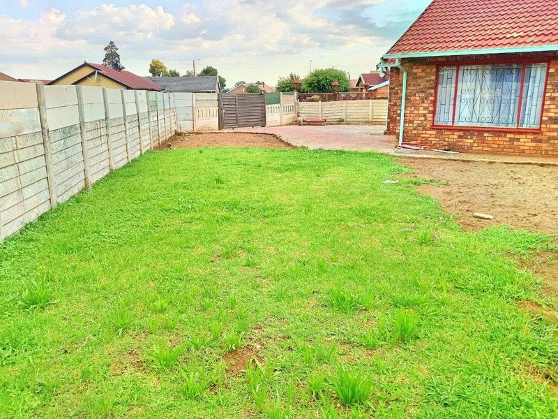 3 BEDROOM HOUSE FOR SALE EXIT 2 **SOLE MANDATE** - Photo 3