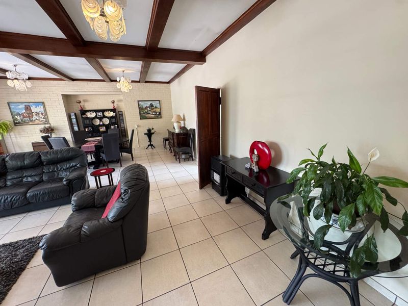 Magnificent Face brick Penthouse! - Photo 3