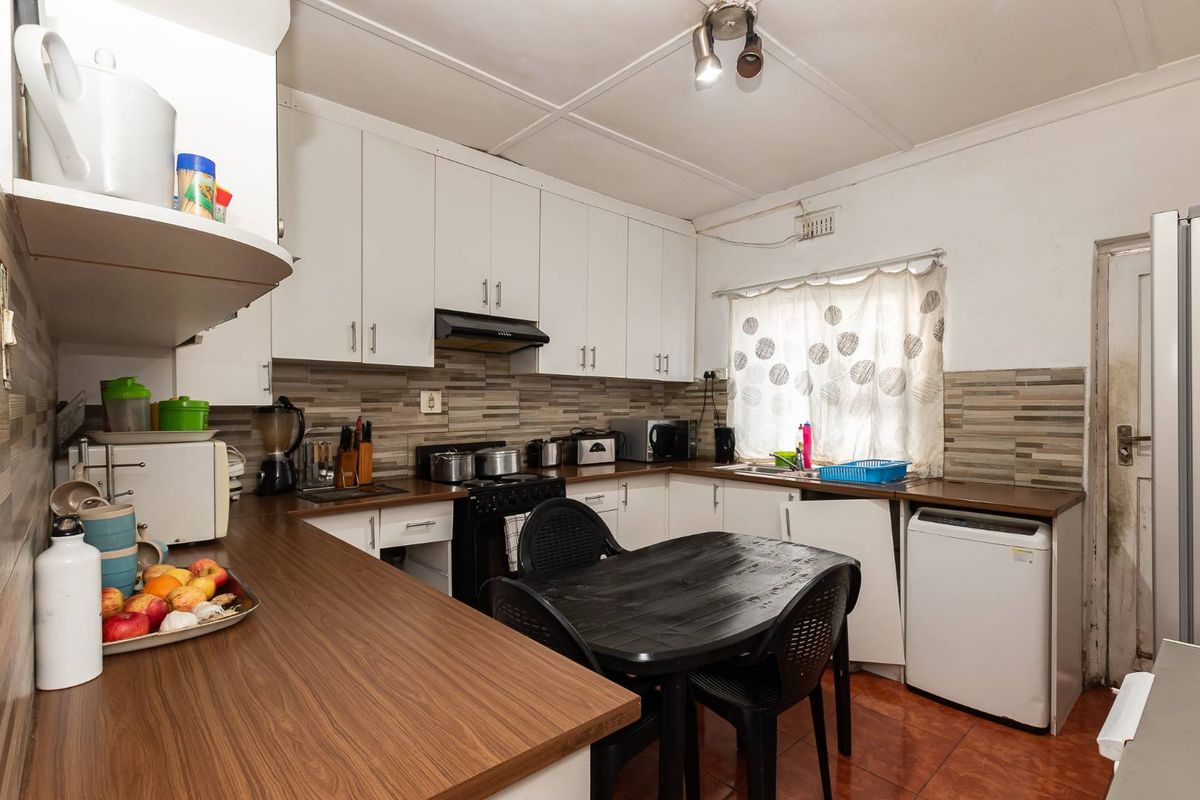 2 Bedroom House with Flatlet in Brooklyn -R1.25m - Photo 5