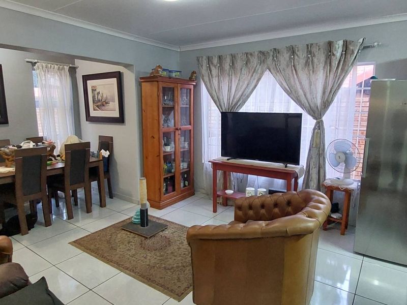 2 Bed Cluster in Pet Friendly Secure Complex - Photo 4