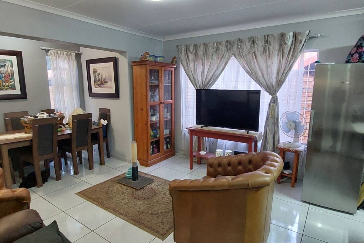 2 Bed Cluster in Pet Friendly Secure Complex - Photo 4