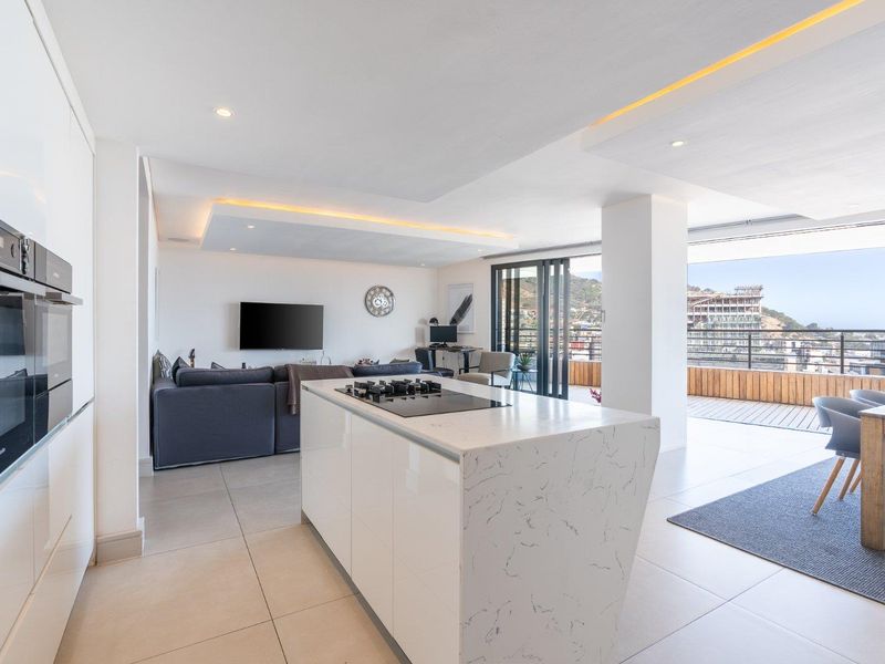 Luxury 3-Bedroom Penthouse | Panoramic Views - Photo 5