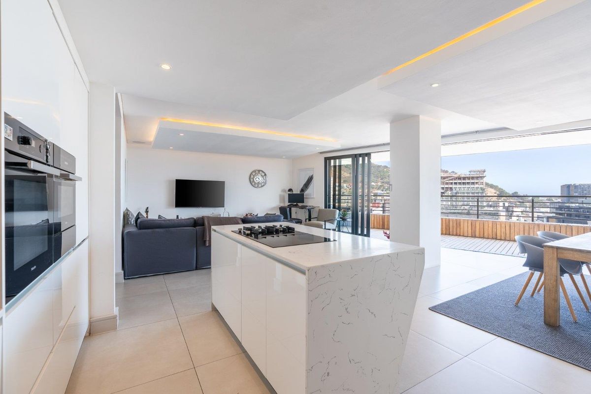 Luxury 3-Bedroom Penthouse | Panoramic Views - Photo 5