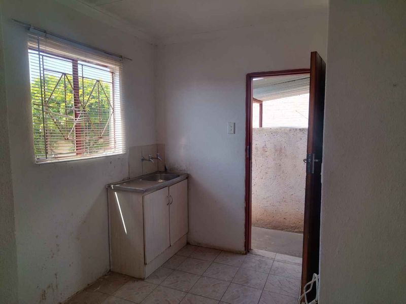Charming 2 bedrooms house for sale in Soshanguve VV - Photo 4