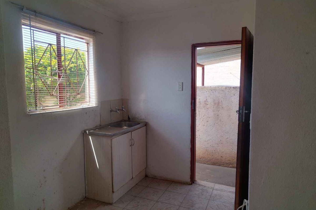 Charming 2 bedrooms house for sale in Soshanguve VV - Photo 4