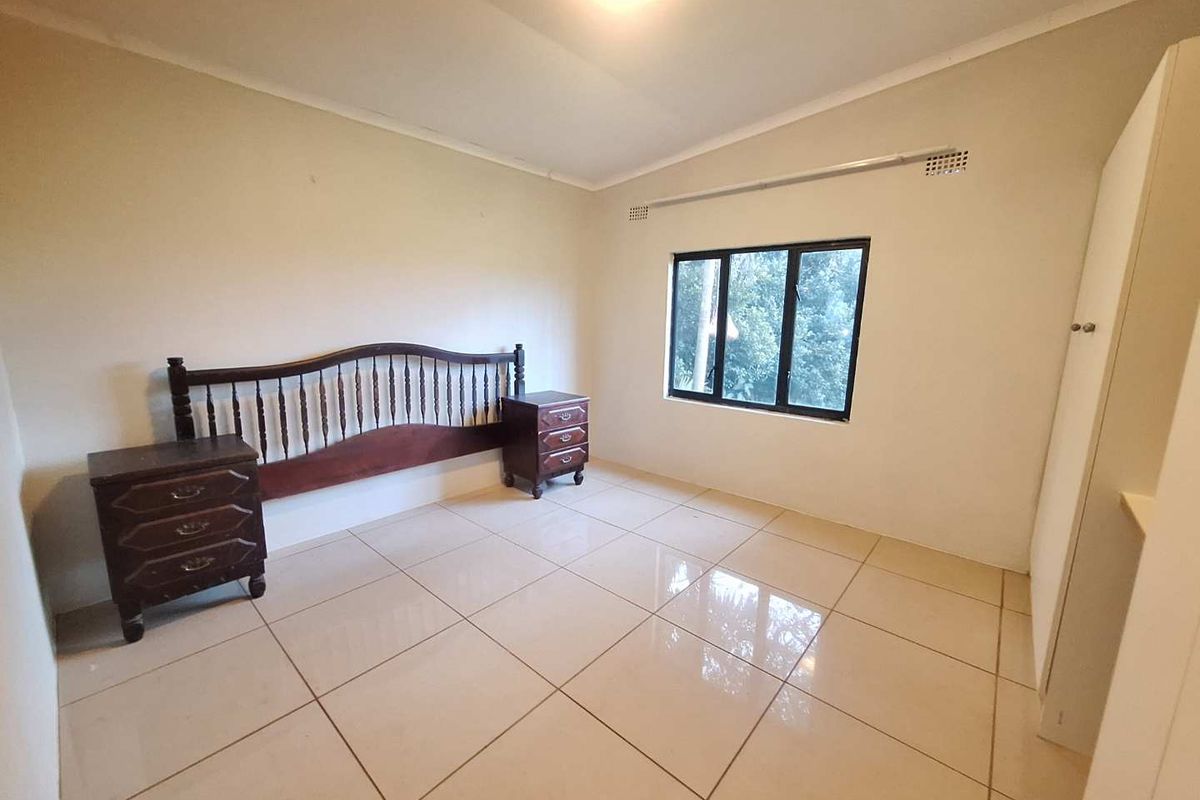 2 Bedroom Granny Cottage in Hillcrest, including water. - Photo 3