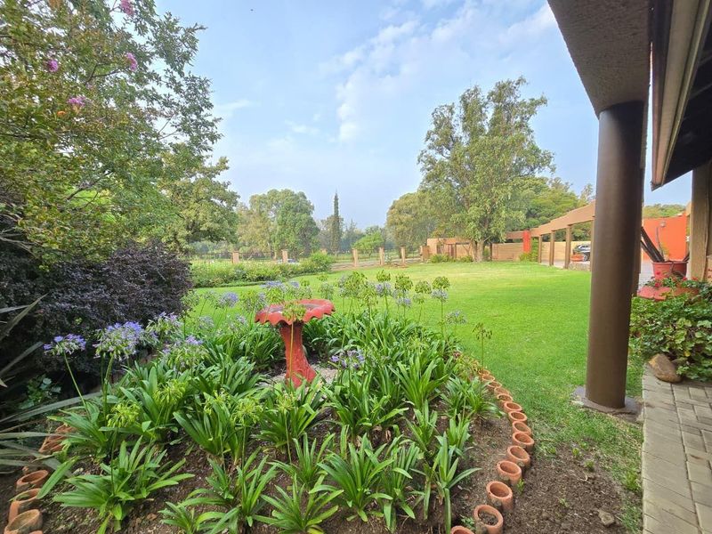 4 Bedroom Expansive Family Home with 3 Flatlets and Golf Course Views - Photo 6