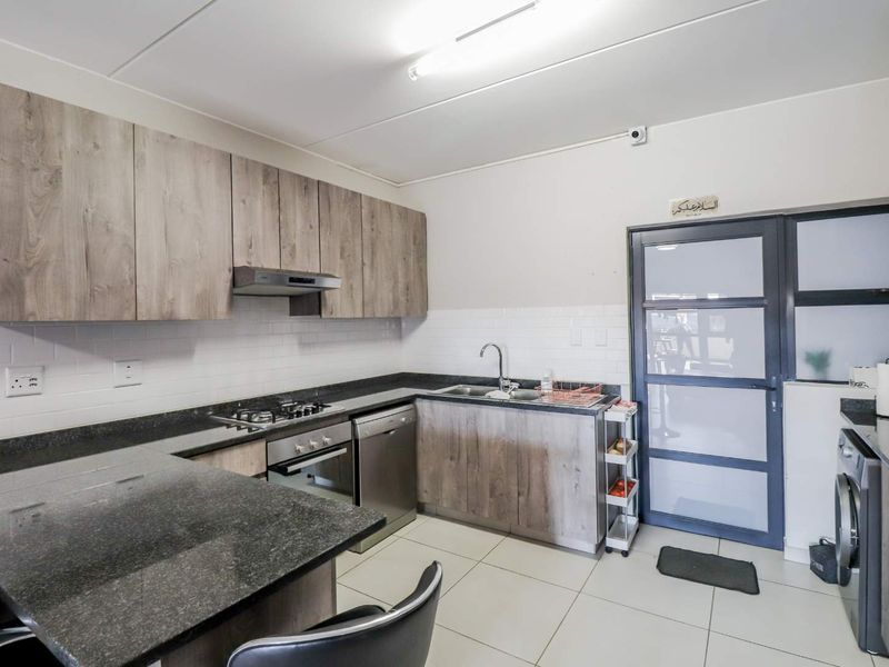 Ground Floor Unit in Royce Heights - Photo 4