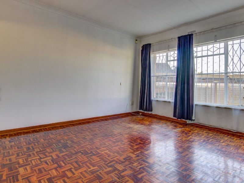 " Charming Family Home with Abundant Amenities" - Photo 8