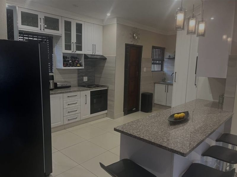 3 Bedroom Townhouse For Sale in Pretoria North - Photo 4