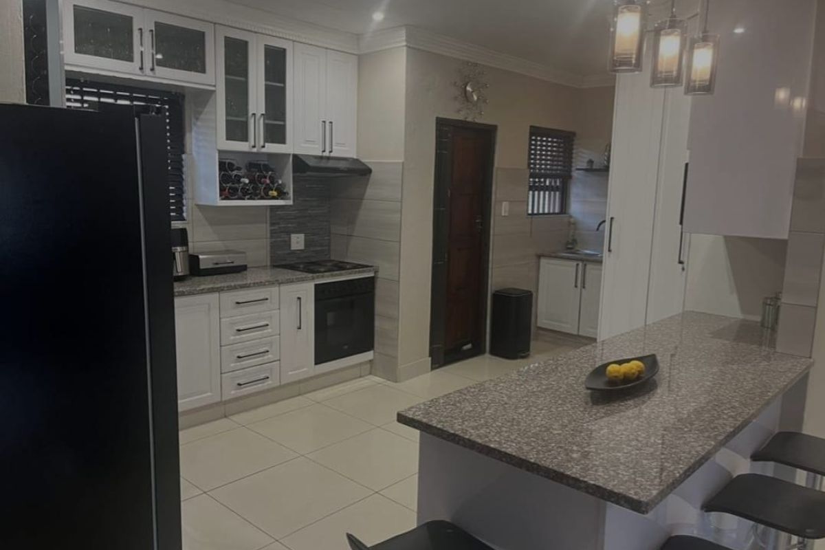 3 Bedroom Townhouse For Sale in Pretoria North - Photo 4