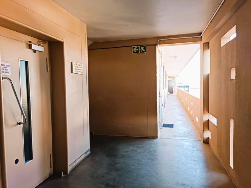 Spacious Corner Flat – Ideal Investment or First Home in Westdene - Photo 5