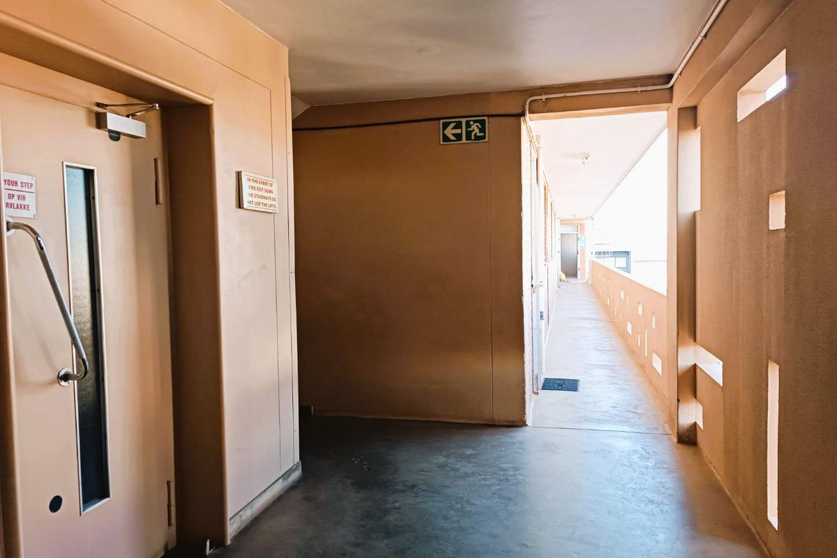 Spacious Corner Flat – Ideal Investment or First Home in Westdene - Photo 5