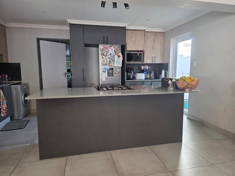 Family Haven in Sought After Leisure Bay Estate - Photo 4