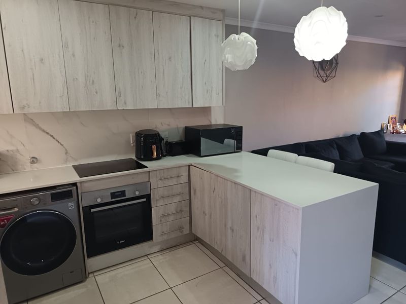 Rare find, Completely Redone 2-Bedroom townhouse with Private Garden in Security Complex. Exclusively Marketed by Sashen Moodley. - Photo 5