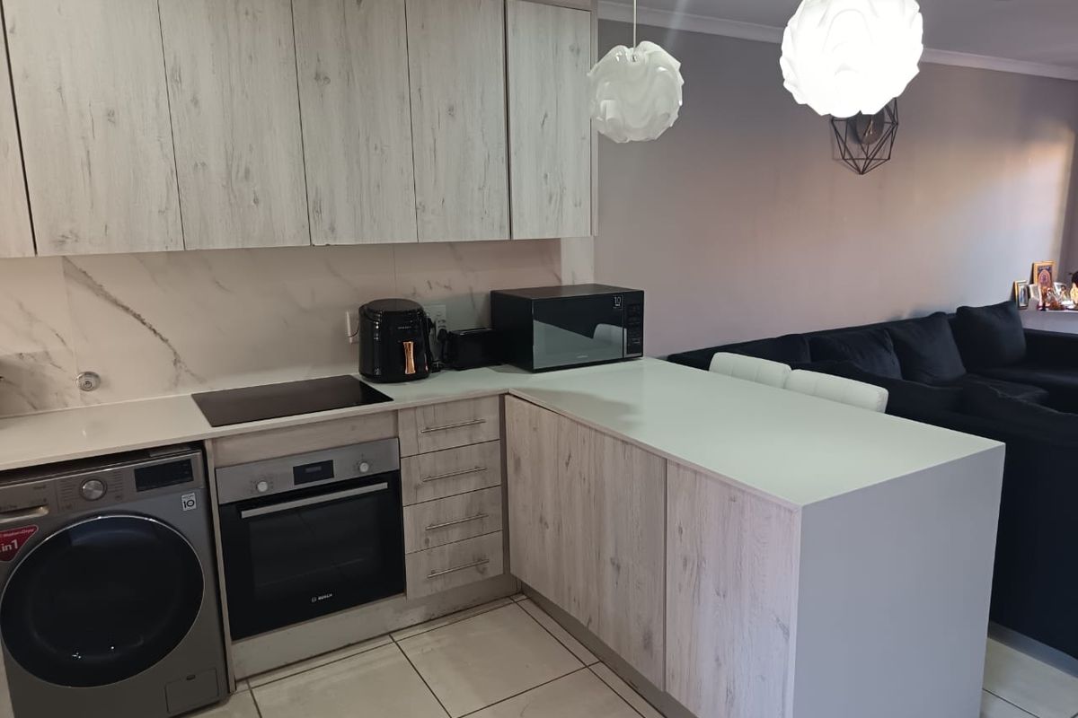 Rare find, Completely Redone 2-Bedroom townhouse with Private Garden in Security Complex. Exclusively Marketed by Sashen Moodley. - Photo 5