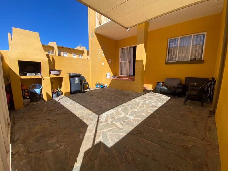 2-BEDROOM DUPLEX TOWNHOUSE FOR SALE IN KHOMASDAL - Photo 3