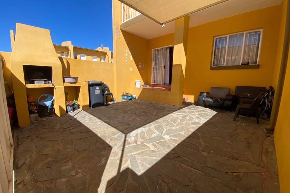 2-BEDROOM DUPLEX TOWNHOUSE FOR SALE IN KHOMASDAL - Photo 3