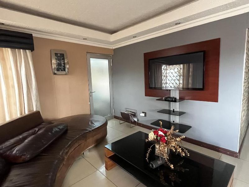 🏡✨ STUNNING FAMILY HOME FOR SALE IN CIMBEBASIA - Photo 2