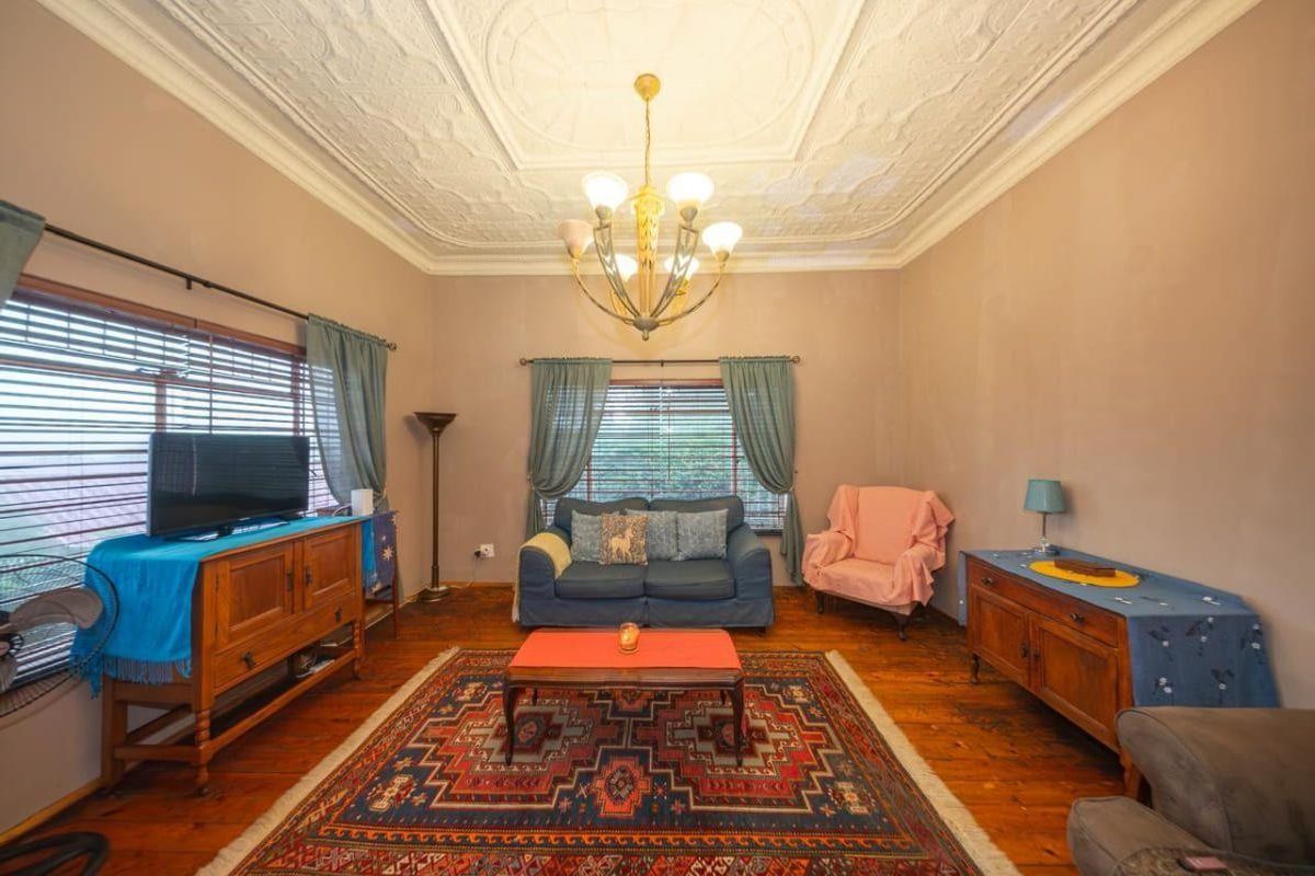 Charming  Kensington Character Residence with Income-Generating Cottage - Photo 4