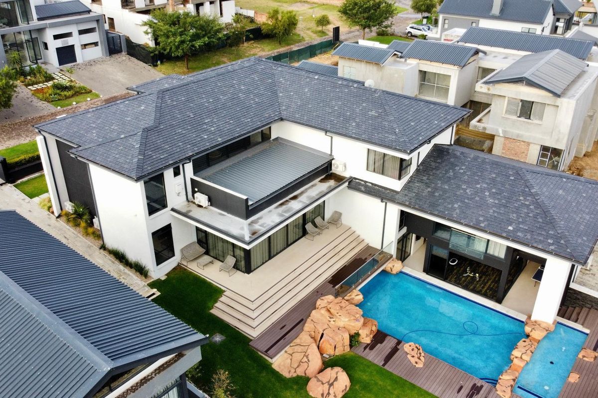 Stunning Five Bedroom Home Available in Waterfall Country Estate - Photo 3