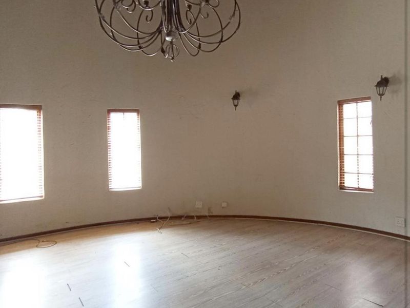 Prime location. Pure impact. - Photo 6