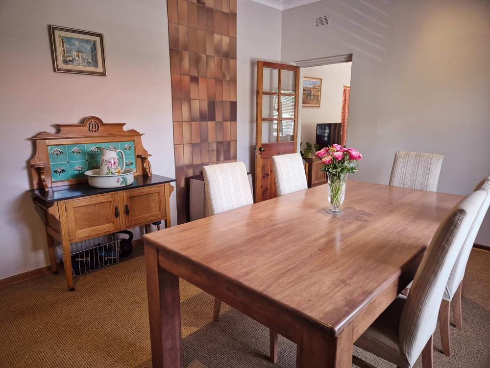 Dining area towards both lounges