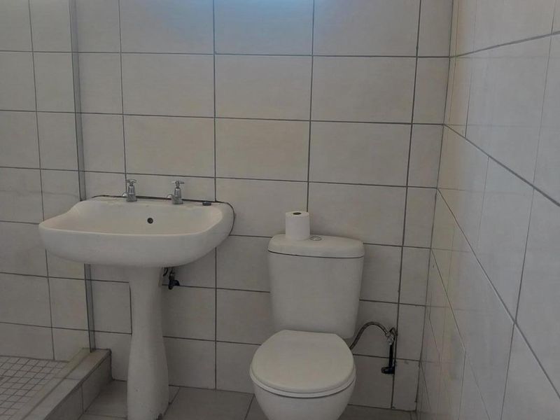 Spacious 1 Bedroom Cottage in Robertsham. - Photo 10