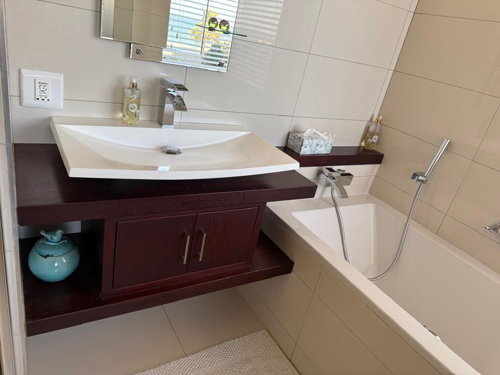 Bedroom 4 en-suite bathroom 