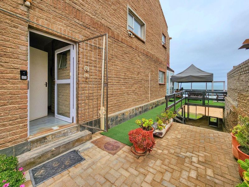 Ext 3 (North Dune), Henties Bay:  Beachfront Townhouse WITH FLAT is for sale - Photo 5