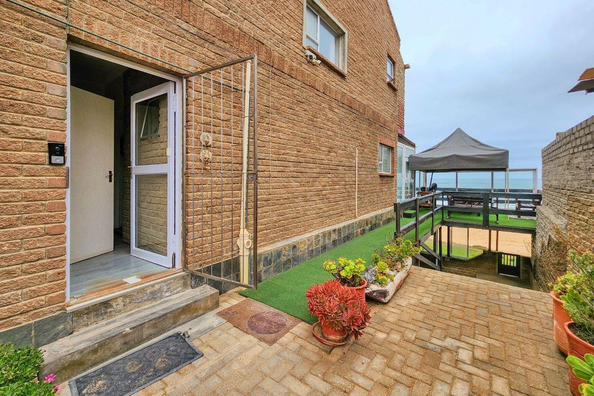 Ext 3 (North Dune), Henties Bay:  Beachfront Townhouse WITH FLAT is for sale - Photo 5