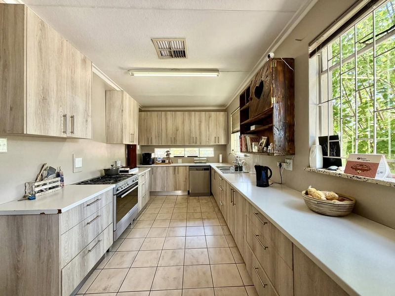 4 Bedroom House For Sale in Old Pionierspark - Photo 7