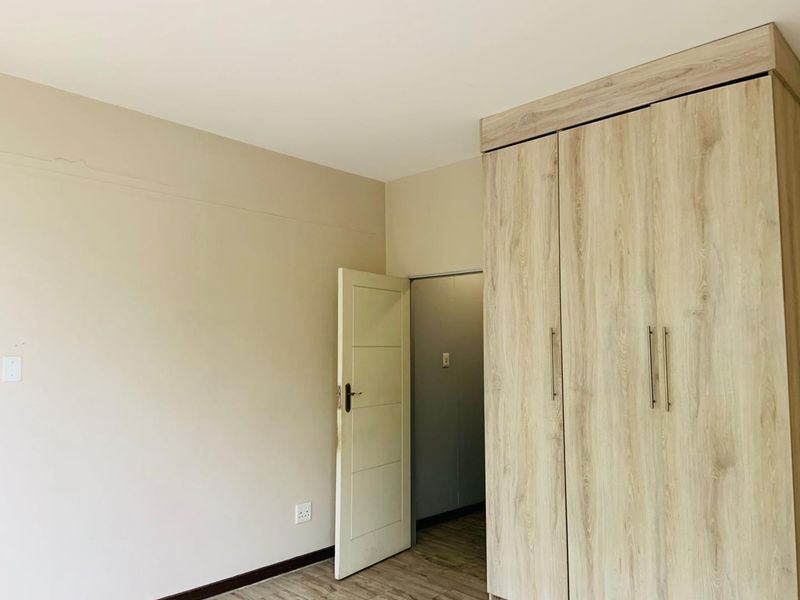 Affordable Shared Living: Spacious Room in 3-Bedroom Apartment - Photo 7