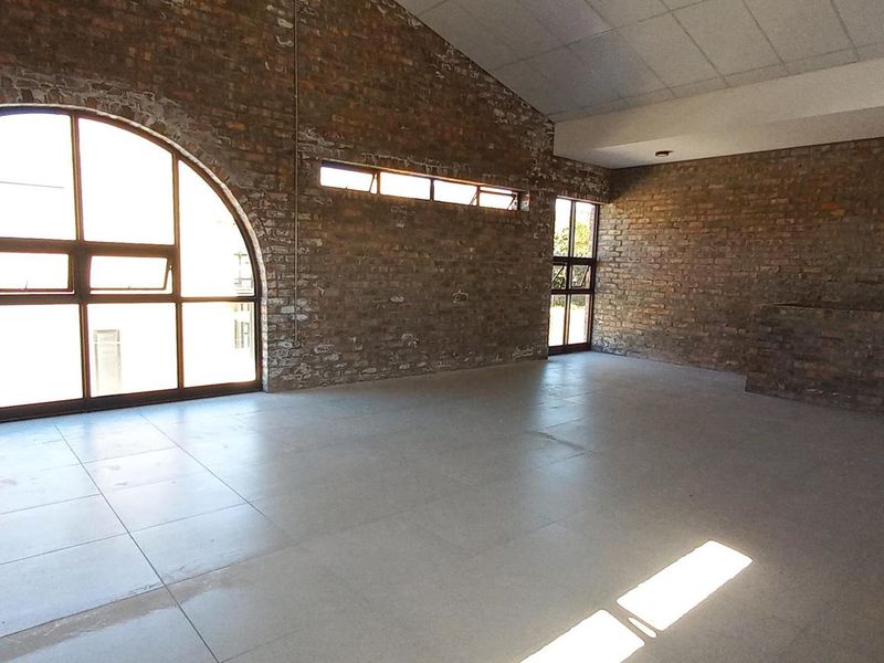 New and popular development - Double storey unit with good natural light! - Photo 6
