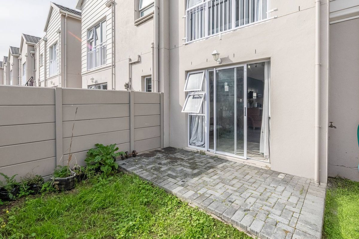 2 Bedroom Townhouse For Sale In Saint Square - Photo 4